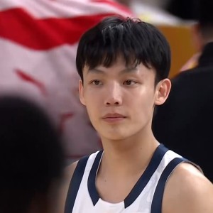 半岛体育-广东三喜临门！徐杰当选宏远队长，焦泊乔完美复苏，重回联盟第二